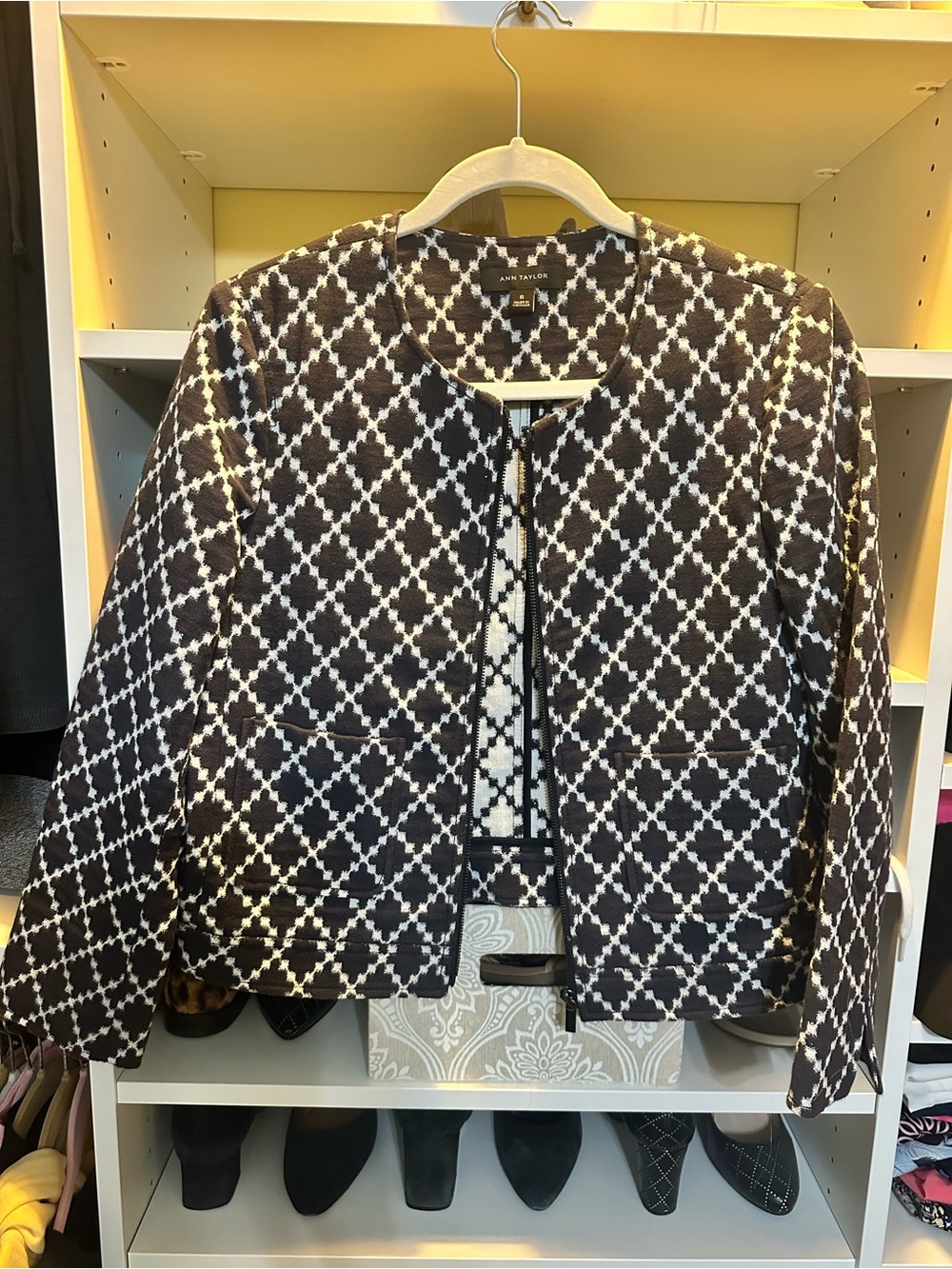 Anne Taylor Blue & White Geometric Zipper Blazer